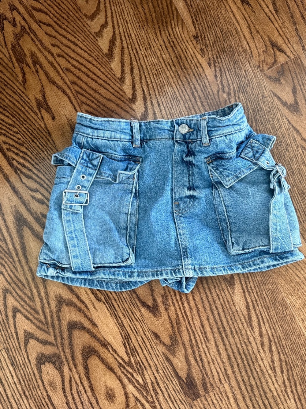 We The Free Light Blue Denim Cargo Skort with Buckle Pocket Details size 24